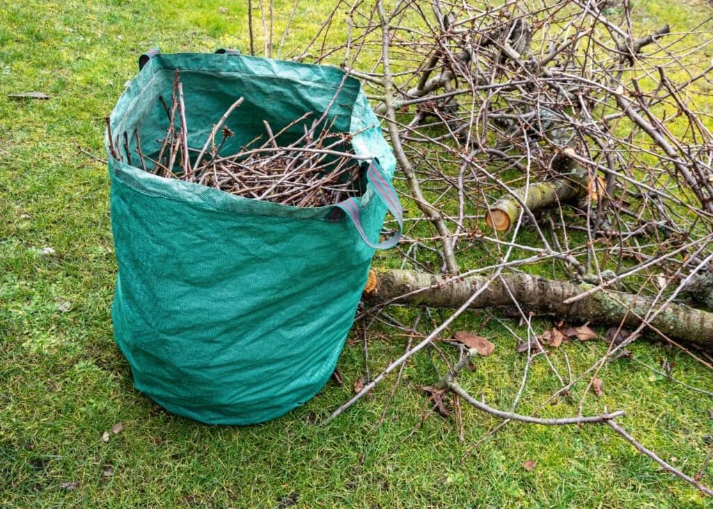 Cómo hacer compost con residuos de poda: Guía práctica para reciclaje orgánico